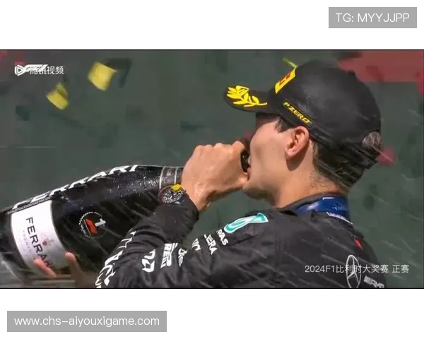 颁奖台上喷香槟时两车手互相泼